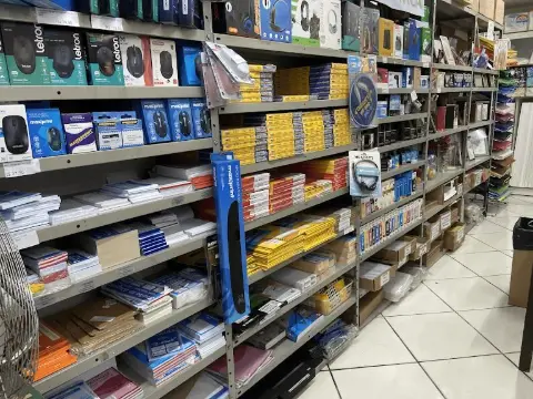 Prateleiras de informática e escritório da Scritta
